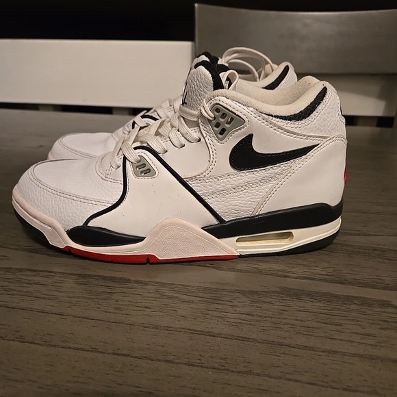 Nike Kids White and Black Sneakers with Red Accents - Picture 1 of 3